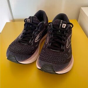Brooks Glycerin GTS 19 running shoes Women’s size 6, Black/Ombre/Metallic